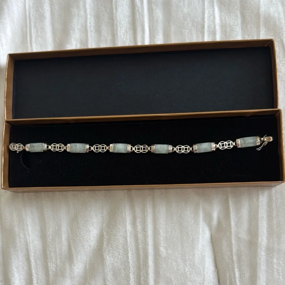 Vintage Jade Tennis Bracelet - Picture 3 of 12